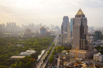 Junior Suite, 1 King Bed, Smoking (Lumpini View)