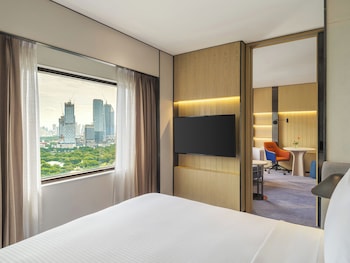 Junior Suite, 1 King Bed, Smoking, Kitchenette