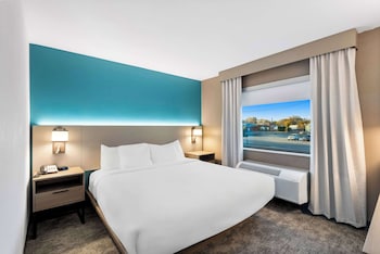 Suite, 1 King Bed with Sofa bed, Non Smoking