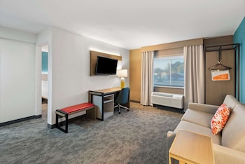 Suite, 1 King Bed with Sofa bed, Non Smoking