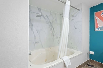 Suite, 1 King Bed with Sofa bed, Non Smoking