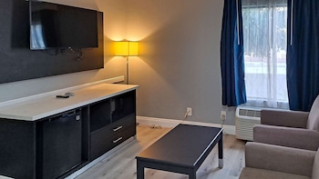 One Bedroom Suite, 1 King Bed, Soaking Tub, Non Smoking