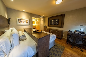 Standard Room, 1 King Bed (Deluxe King Bed Room Non-Smoking)