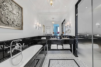 Superior Room, 1 King Bed