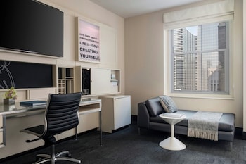 Deluxe Room, 1 King Bed (Mobility/Hearing Accessible, Tub)
