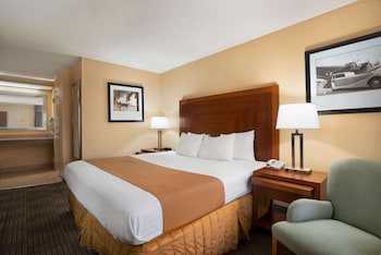 Room, 1 King Bed, Accessible, Non Smoking (Mobility/Hearing, tub w grab bars)