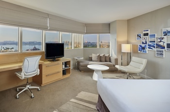 Room, 1 King Bed, Corner (Harbor View)