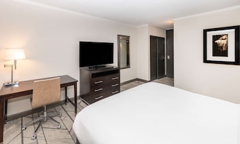 Room, 1 King Bed, Corner