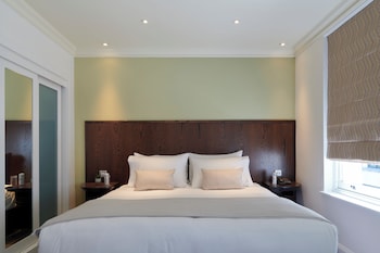Deluxe Room (King)