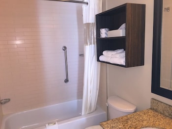 Suite, 1 Queen Bed with Sofa bed, Non Smoking