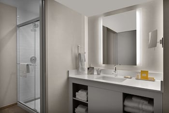 Deluxe Room, 1 King Bed