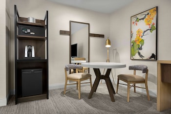 Executive Room, 1 King Bed (Mobility Accessible Tub)