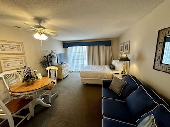 Deluxe Studio, 1 Queen Bed with Sofa bed, Balcony, Beachside (Shores Studio Condo)