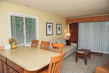 Room, 1 Queen Bed with Sofa bed, Kitchen, Beachside (Shores One Bedroom Condo)