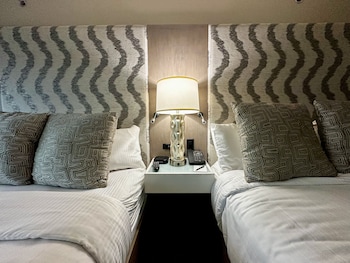 Deluxe Room, 2 Queen Beds, Golf View, Tower (Tower Deluxe Queen Beds)