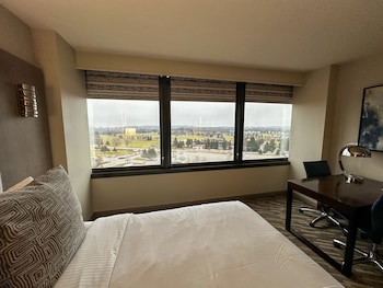 Deluxe Room, 2 Queen Beds, Golf View, Tower (Tower Deluxe Queen Beds)