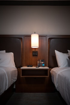 Standard Room, 2 Queen Beds (Hotel Two Queen Beds)