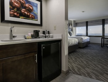 Deluxe Room, 2 Queen Beds, Golf View, Tower (Tower Deluxe Queen Beds)