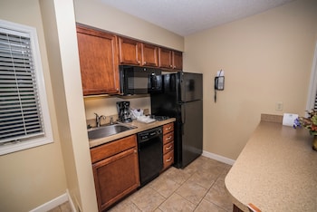 Room, 1 Queen Bed with Sofa bed, Kitchen, Beachside (Shores One Bedroom Condo)