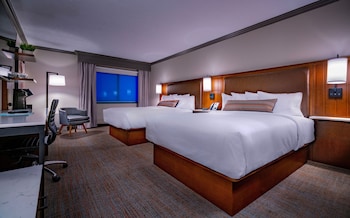 Standard Room, 2 Queen Beds (Hotel Two Queen Beds)