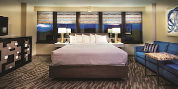Deluxe Room, 1 King Bed, Bay View (Tower Deluxe Bay View King Bed)