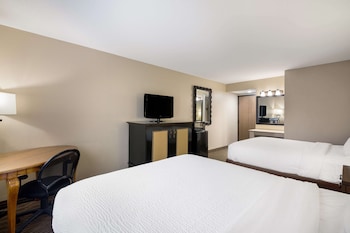 Standard Room, 2 Queen Beds, Refrigerator & Microwave, Poolside