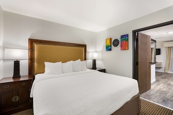 Suite, 1 King Bed, Refrigerator & Microwave, Poolside (with Sofabed)
