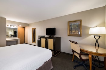 Standard Room, 1 King Bed, Kitchen, Ground Floor (Pet Friendly, Full Kitchen)