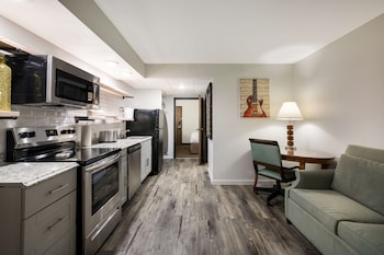 Suite, 1 King Bed, Refrigerator & Microwave, Poolside (with Sofabed)