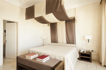 Suite (Art, Sea Side)