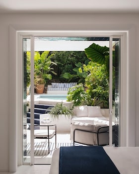 Suite (Private Pool and Garden)