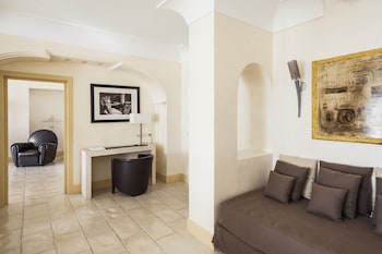 Suite (Monroe Sea Side)
