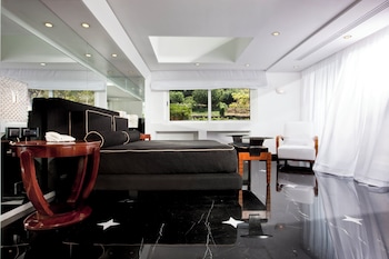 Presidential Suite, Private Pool (Paltrow Sea Sidewith Terrace)