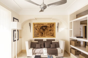 Suite (Monroe Sea Side)