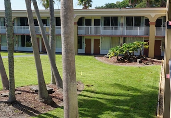 Standard Room, 1 King Bed, Connecting Rooms, Courtyard View