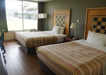 Standard Room, 2 Double Beds, Non Smoking, Courtyard View