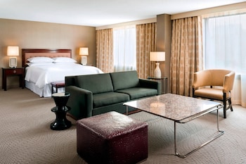 Suite, 1 King Bed with Sofa bed