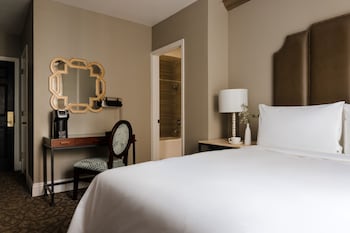 Deluxe Room, 1 Queen Bed