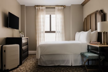 Deluxe Room, 1 Queen Bed, Accessible