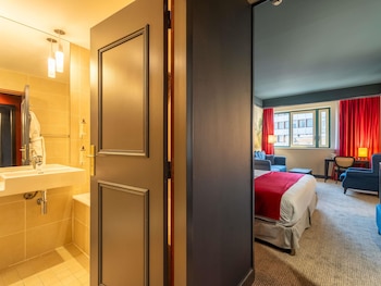 Junior Suite - 1 double bed and sofa