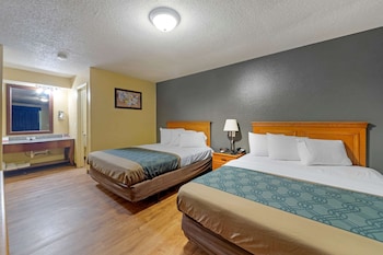 Room, 2 Queen Beds, Accessible, Non Smoking