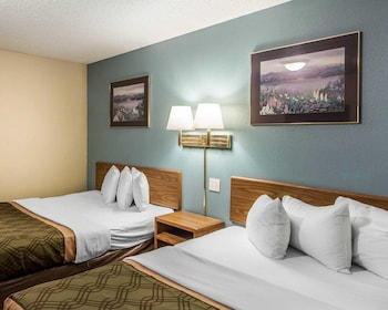 Room, 2 Queen Beds, Smoking