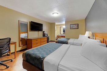 Room, 2 Queen Beds, Smoking