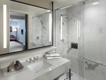 Room, 1 Queen Bed (Mono)