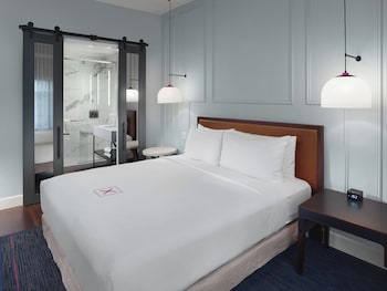 Room, 1 Queen Bed (Mono)