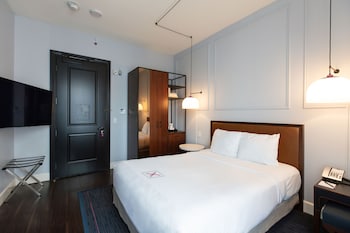 Room, 1 Queen Bed (Nano)
