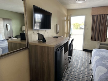 Standard Room, 1 King Bed