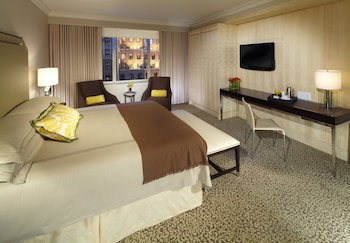Premier Room, 1 King Bed (Skyline View)