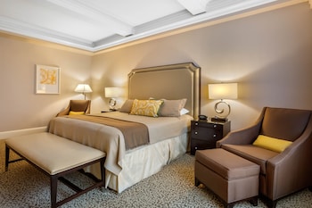 Premier Room, 1 King Bed (Skyline View)