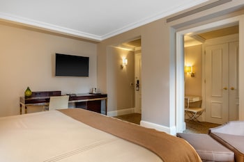 Suite, 1 King Bed (Madison)